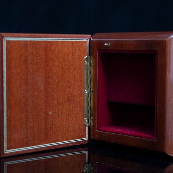 Authentic M.J. Hummel Handcrafted Ercolano Music Box |Swiss Movement | Vintage - Picture 5 of 7